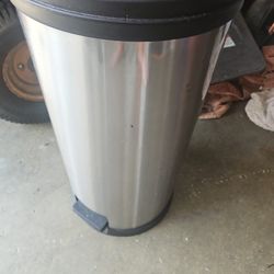 Stainless Looking Trash Can. 13gal
