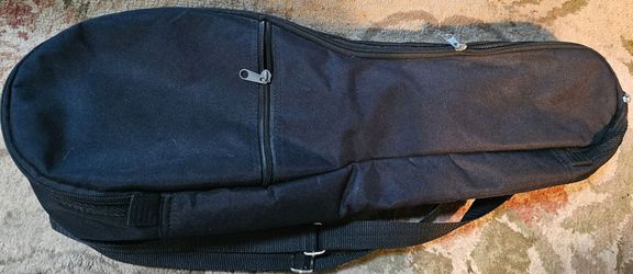 Ukulele soft case with grip and sling for back