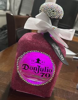 Custom Bottles For Sale / Se Vende Botellas costumbre