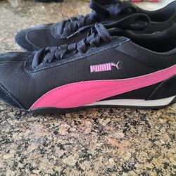 Womens Puma Running Shoe Size 9.5