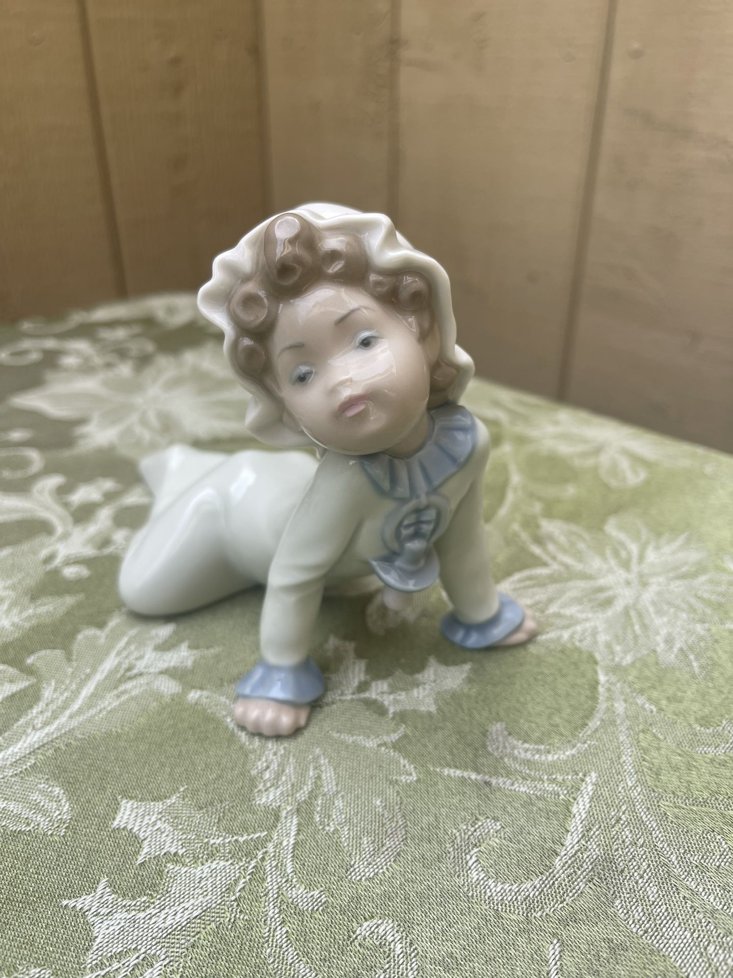 Lladro Rare # 5101 Sweet Baby Crawling