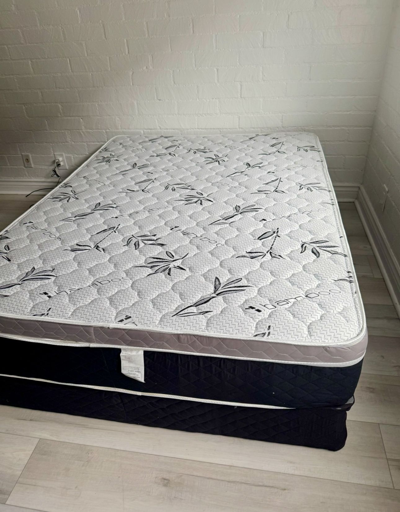 Queen Mattress And Box Spring New
