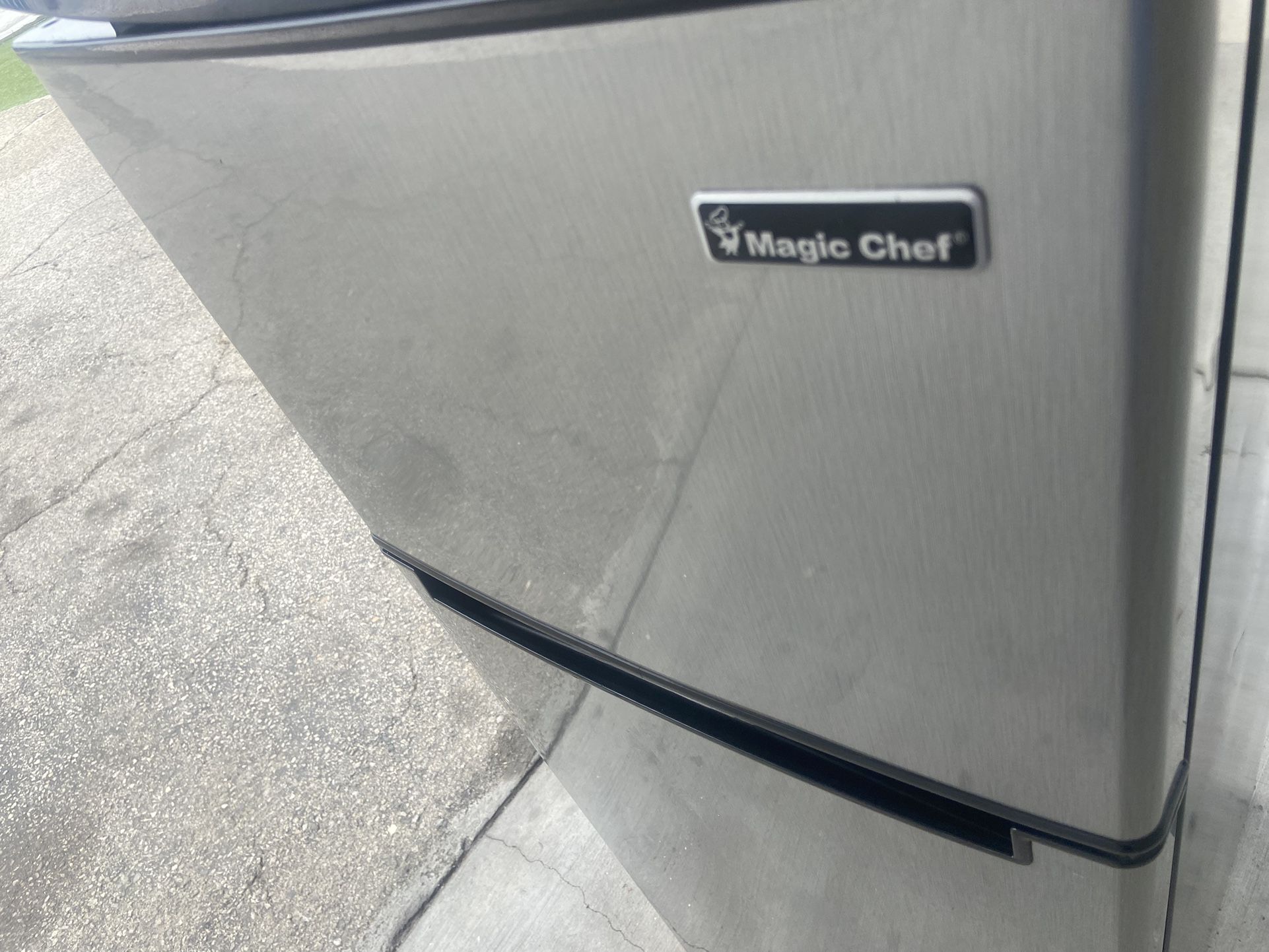 Mini Fridge Magic Chef