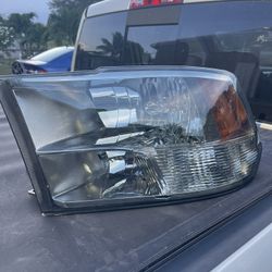 Headlights Dodge Ram 1500 