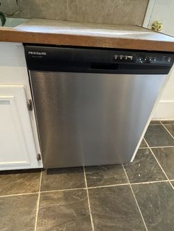 Frigidaire 24-in Built-in Dishwasher