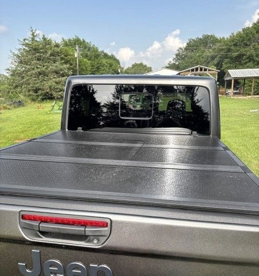 20-25 Jeep Gladiator 5ft Bed HARD Top Tri Fold tonneau Cover