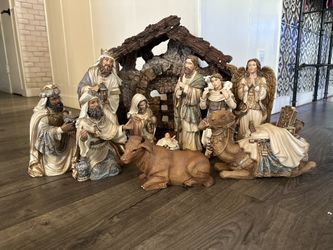Kirkland Nativity 12 Piece 