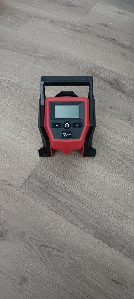 Milwaukee M12 Inflator