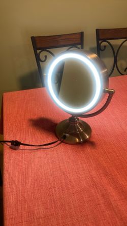 Mirror With Light