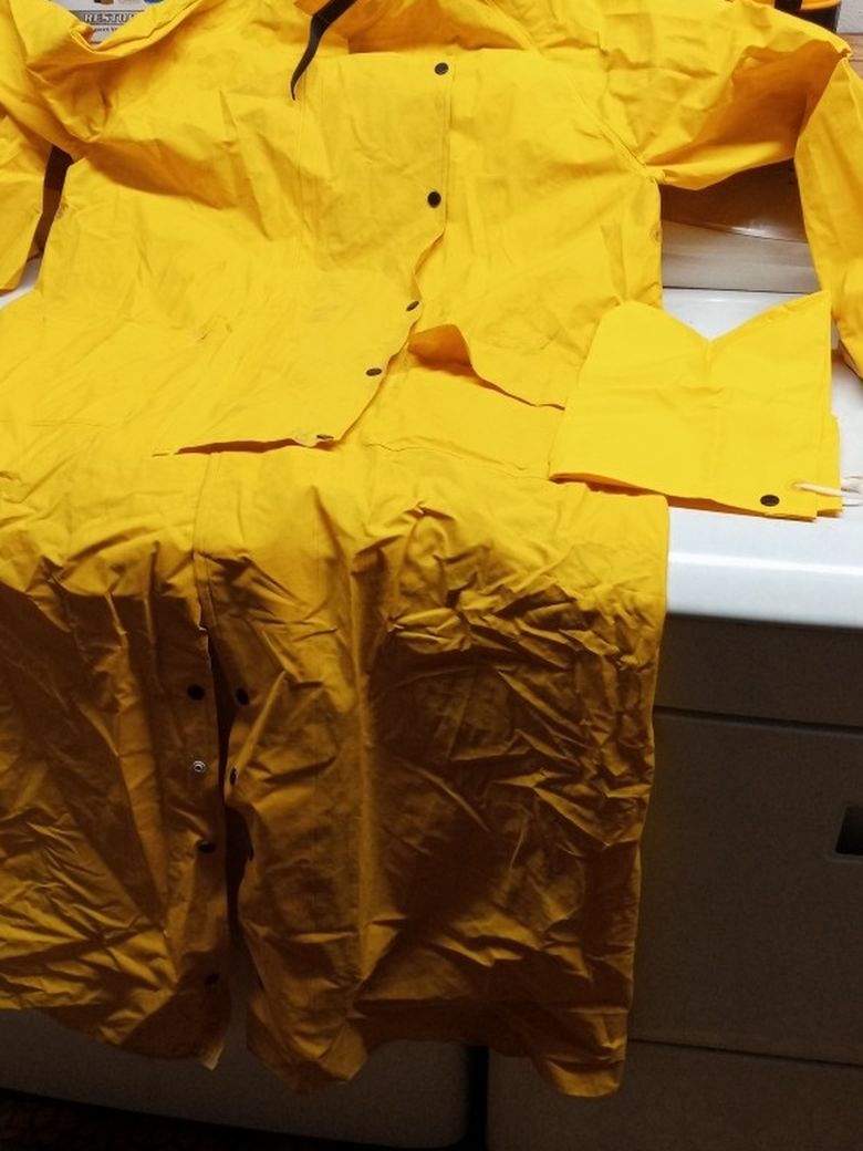Medial Size Raincoat With The Headgear