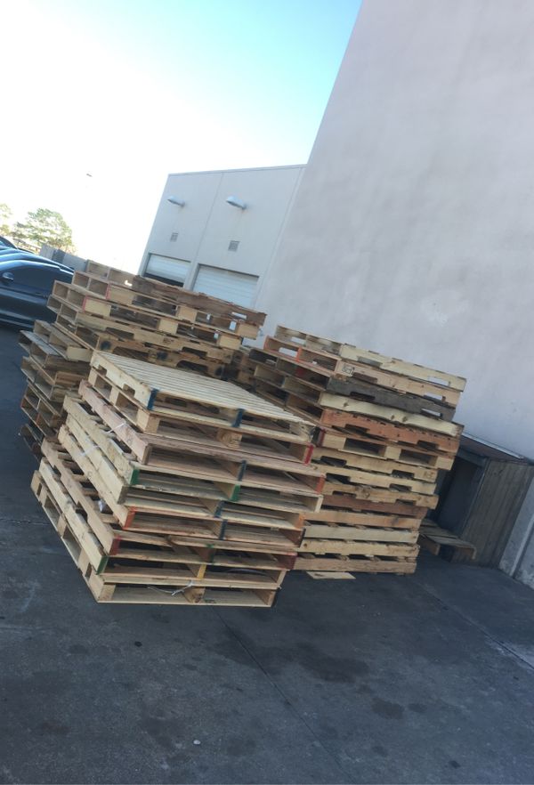 Free Pallets Must Pick Up!! for Sale in Houston, TX - OfferUp