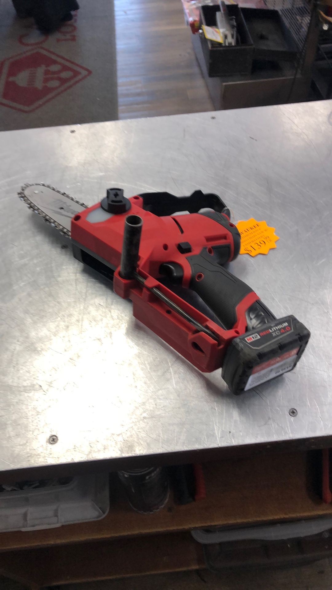 1003 Milwaukee 2527-20 12v Lithium Ion 6” Hatchet/Pruning Chainsaw W/ 4.0ah Battery 001519