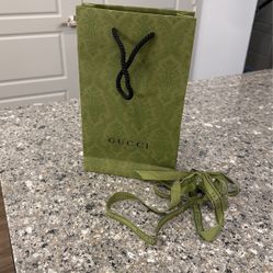 Gucci Shopping Bag & Ribbon 