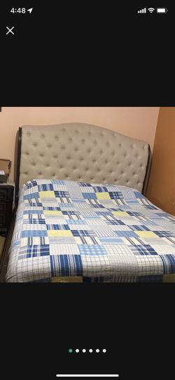 King Bet Set  1 Nightstand 1 Dresses Mirror No Mattress 