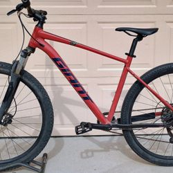 29 Inch Giant Talon Mountain Bike 