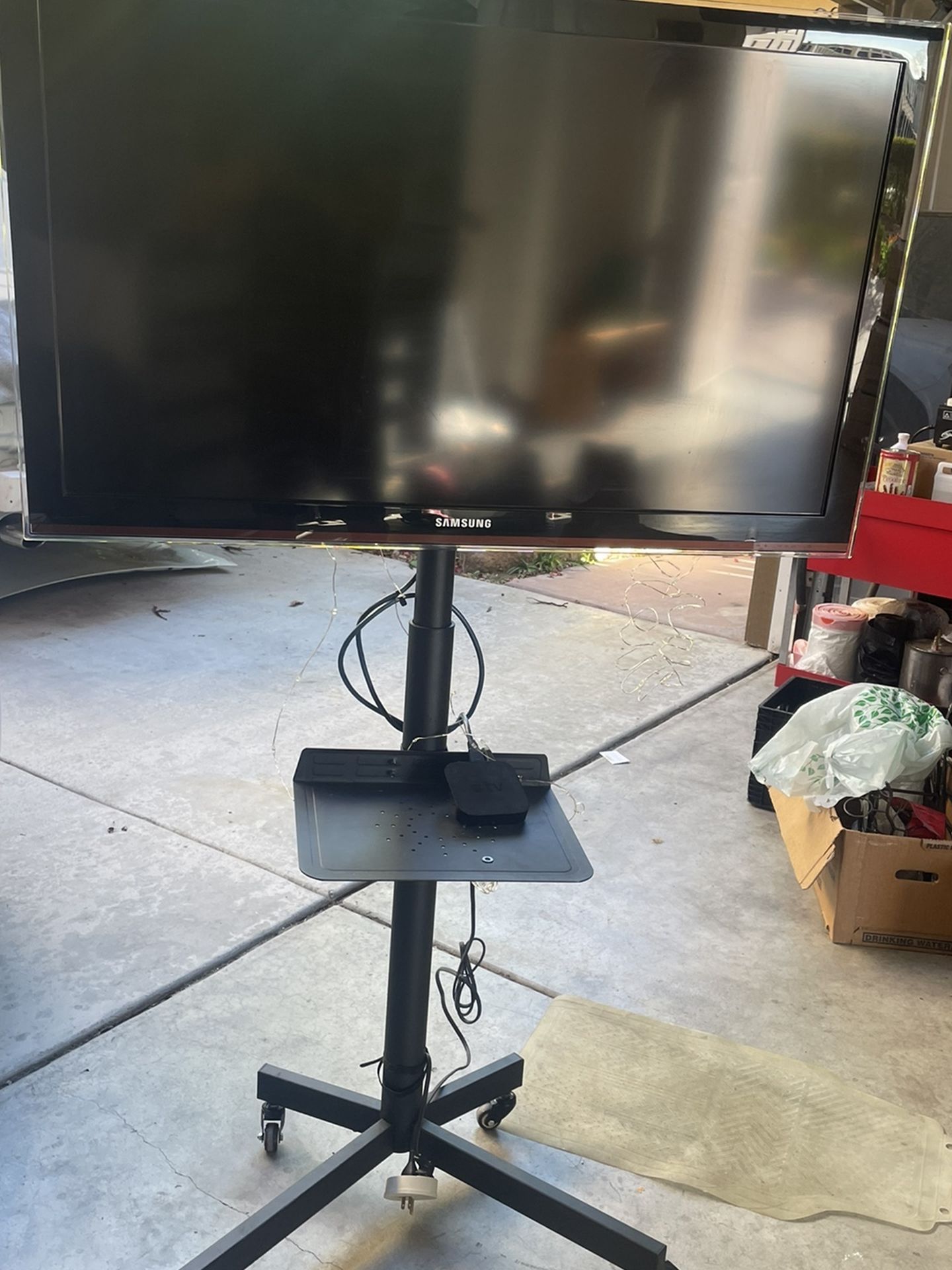 Moveable/rollable TV Stand(TV Not Included)