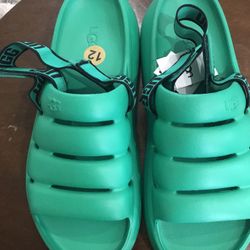 UGG Men’s Slippers (NEW/Never worn)