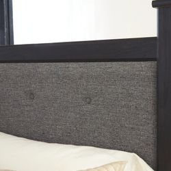  Reylow - Dark Brown - 7 Pc. - Dresser, Mirror, Chest, King Upholstered Poster Bed 