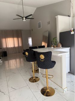 Adjustable Bar Stool Gold Lion pull