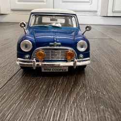 Diecast 1/18 Scale 1(contact info removed) Morris Mini Cooper Motor Max "Timeless Legends 