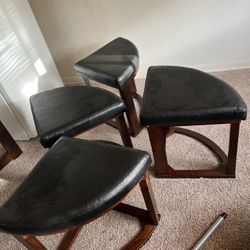 COFFEE TABLE WITH FOUR STOOLS