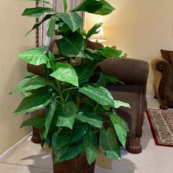 4 FT ARTIFICIAL TREE, VERY REALISTIC