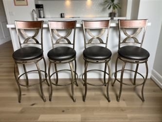 Hillsdale Furniture Stockport Swiveling 4 Barstools Set