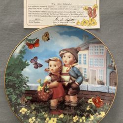 MJ Hummel 23kt Collectors Plate Surprise Little Companions The Danbury Mint