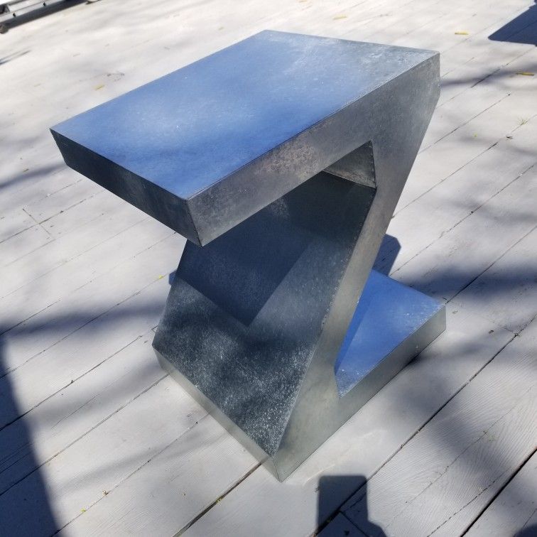 Metal Z shape Accent Table