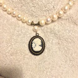 Faux Pearl Cameo Necklace