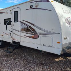 2011 Laredo Superlight 32 Ft Good Condition In And Out Two Slide Outs