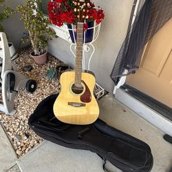 Beautiful ❤️❤️❤️ Yamaha F335 Acoustic Guitar Natural