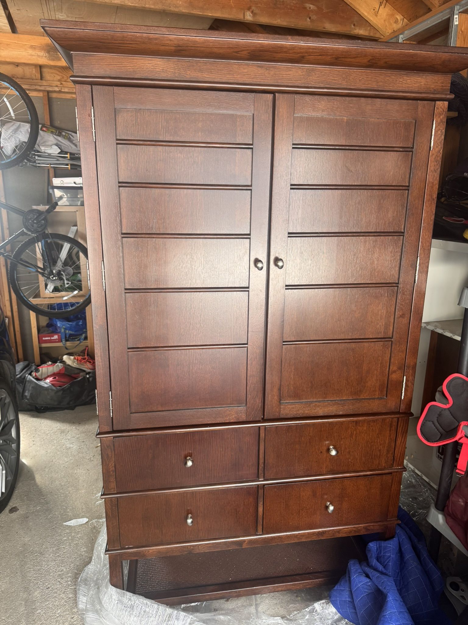 Large armoire