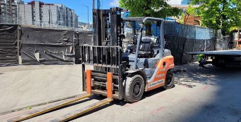Toyota 8FG35U (8,000lb Forklift) 