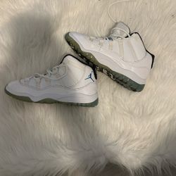 Jordan 11 Size 2y