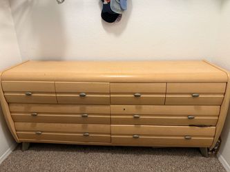 Solid Wood 6-Drawer Dresser – Excellent Condition