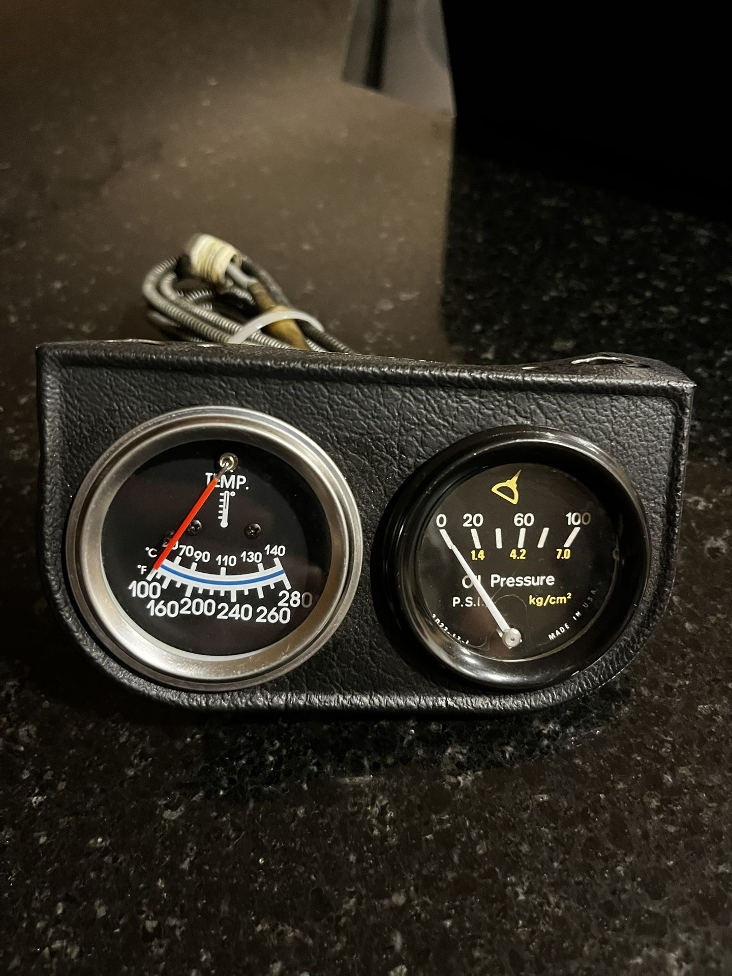 Oil pressure & water temperature gauge
