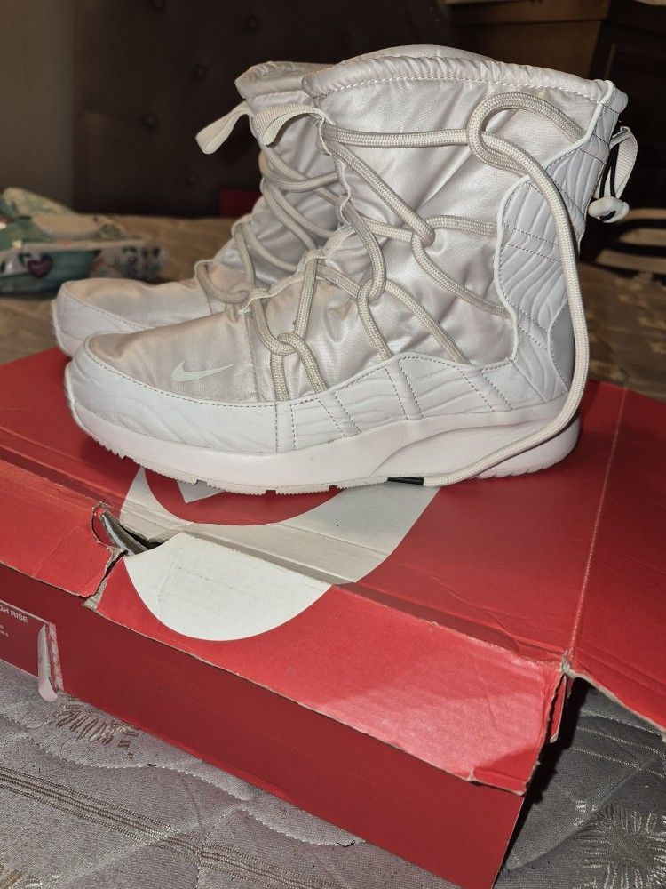 Worn Twice Fir Short Time - Nike