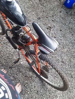 GAS POWERED  MOTORIZED BICYCLE  IT RUNS FAST IT IS JUST IN TIME FOR SUMMERTIME.$300⁰⁰   