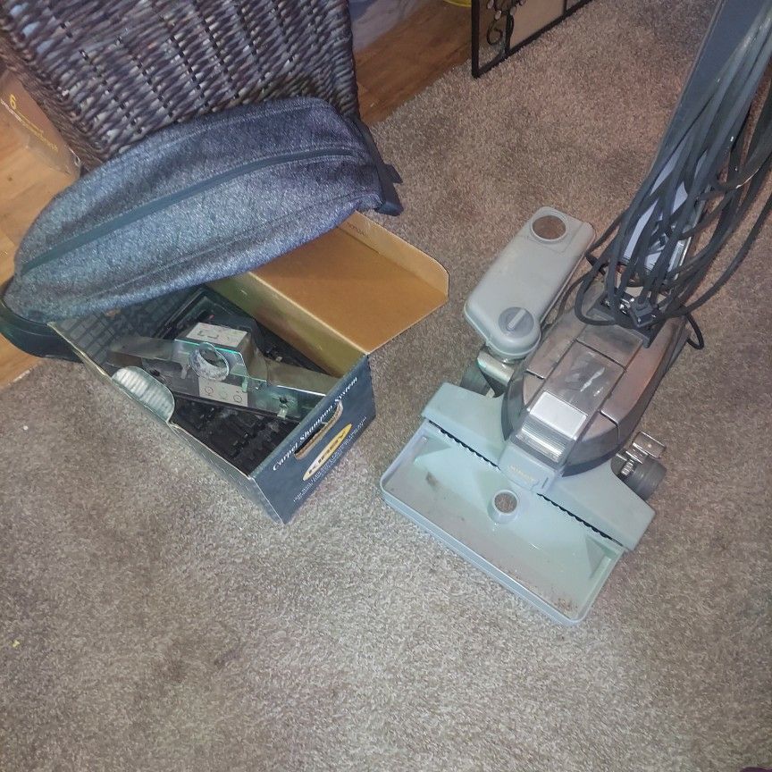 Kirby G4 Vacuum Cleaner- Shampooer Kit