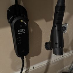 Audi E-Tron Charger And Floor Mats