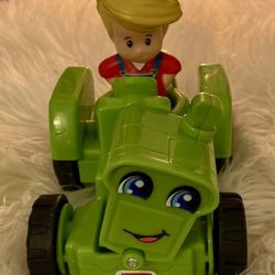 2016  Fisher-Price Little People Helpful Harvester Green Tractor Farmer figure Playset