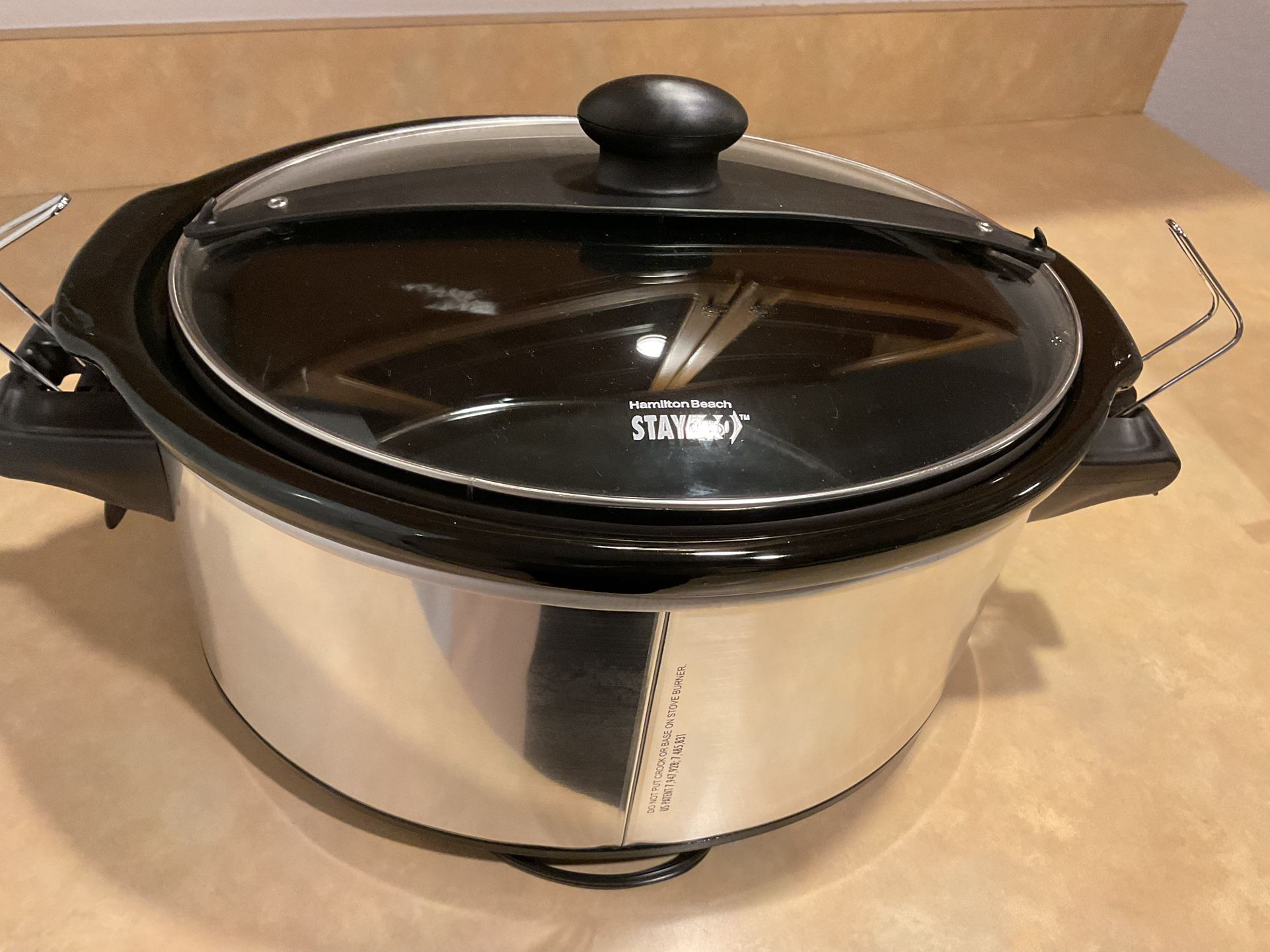 Large Crockpot  6 Qu. New
