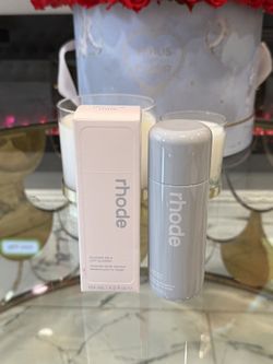 rhode Glazing Milk Ceramide Facial Essence FIRM PRICE 🤍🥛