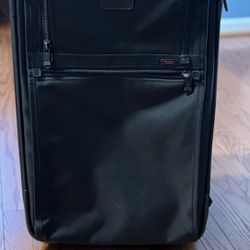 Tumi Continental 22 Inch Carry On Two Wheel Rolling  Carry-On Luggage.  Excellent Condition