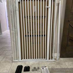 Extra Tall Pet Gate / Safety Gate - Fits Openings 29.75” - 43”