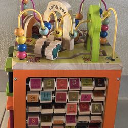 Zany zoo activity cube