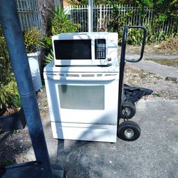 RANGE OVEN AND MICROWAVE 100$ TOGETHER 