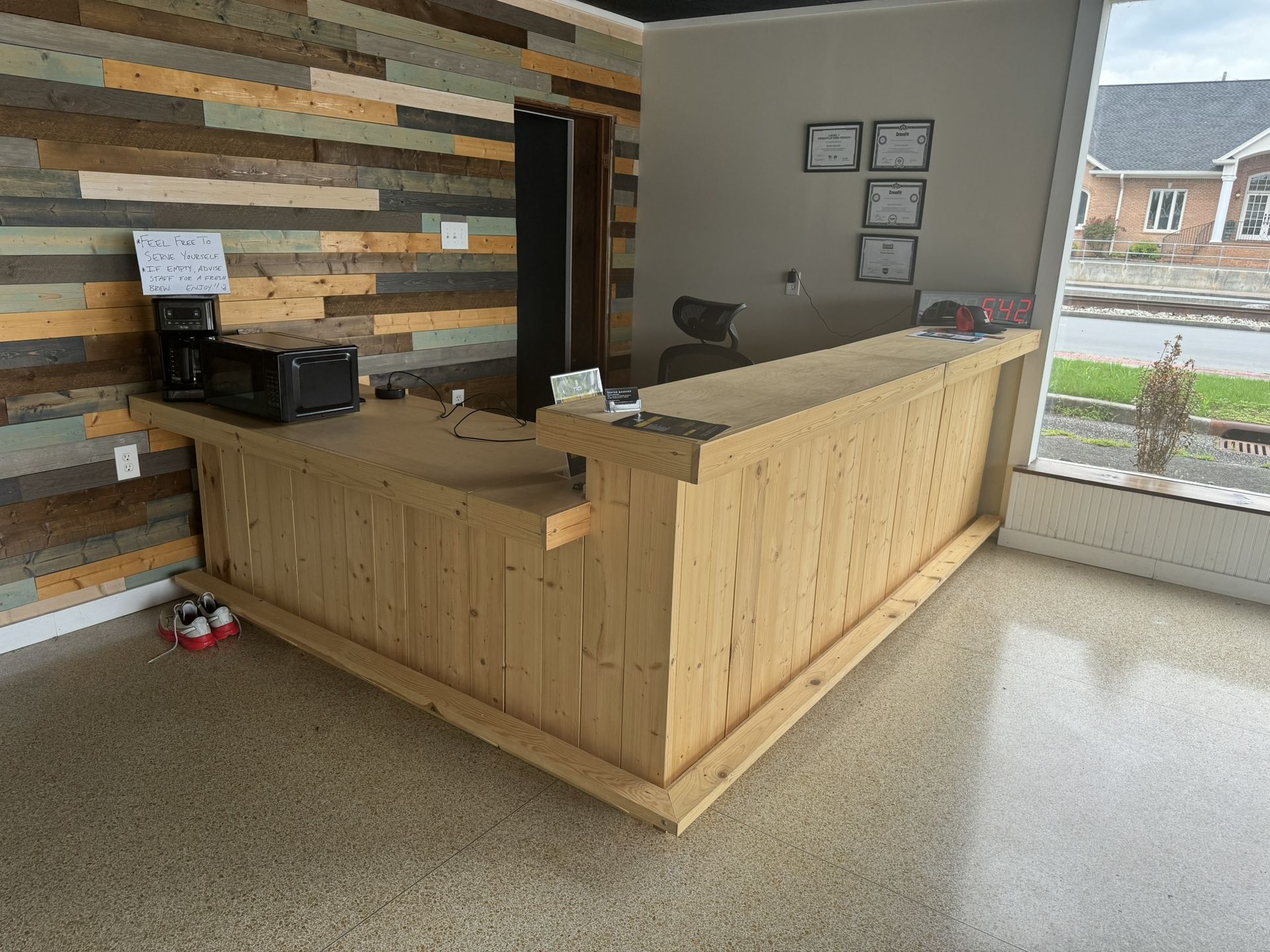 Foo-Bars Desk