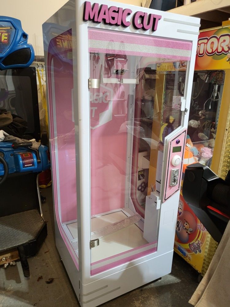 Cut To Win Arcade Game Crane Machine